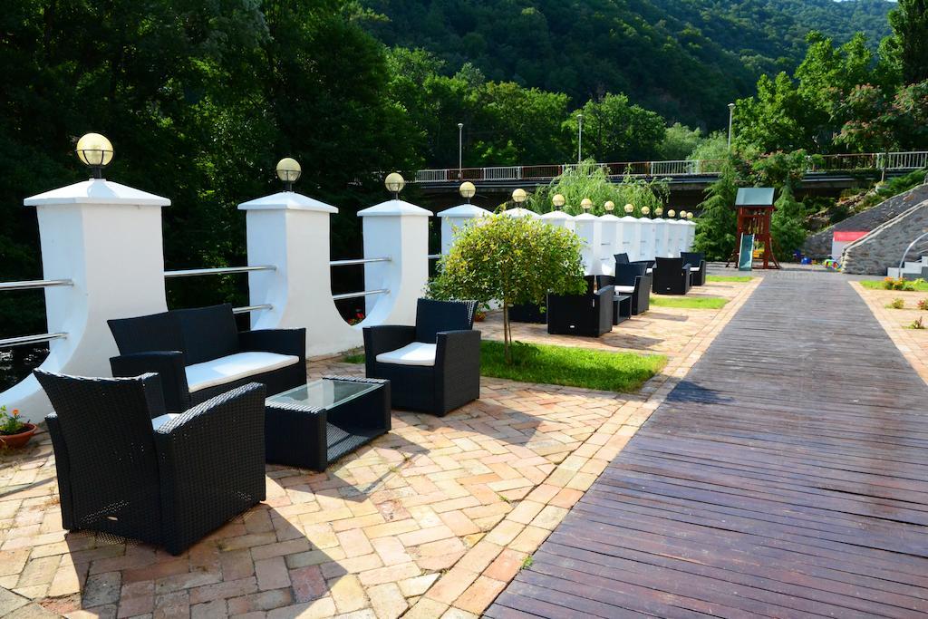 Hotel Golden Spirit Băile Herculane Exterior photo